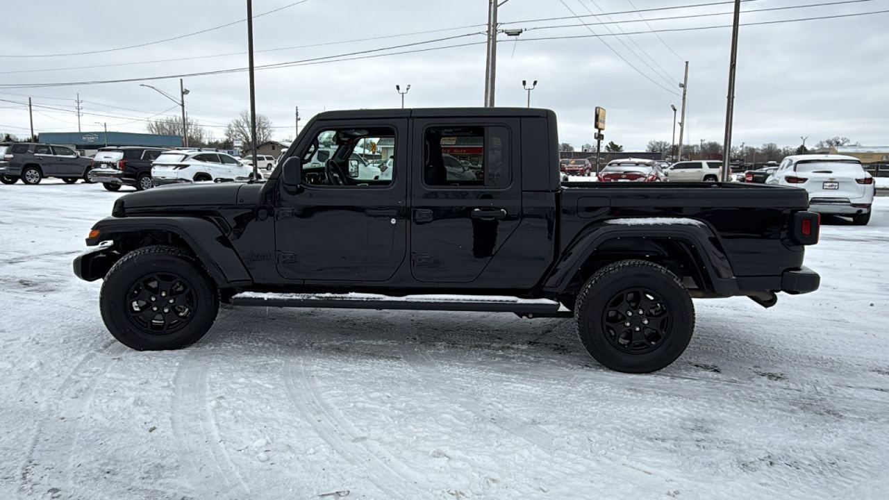 Used 2021 Jeep Gladiator Willys image 4