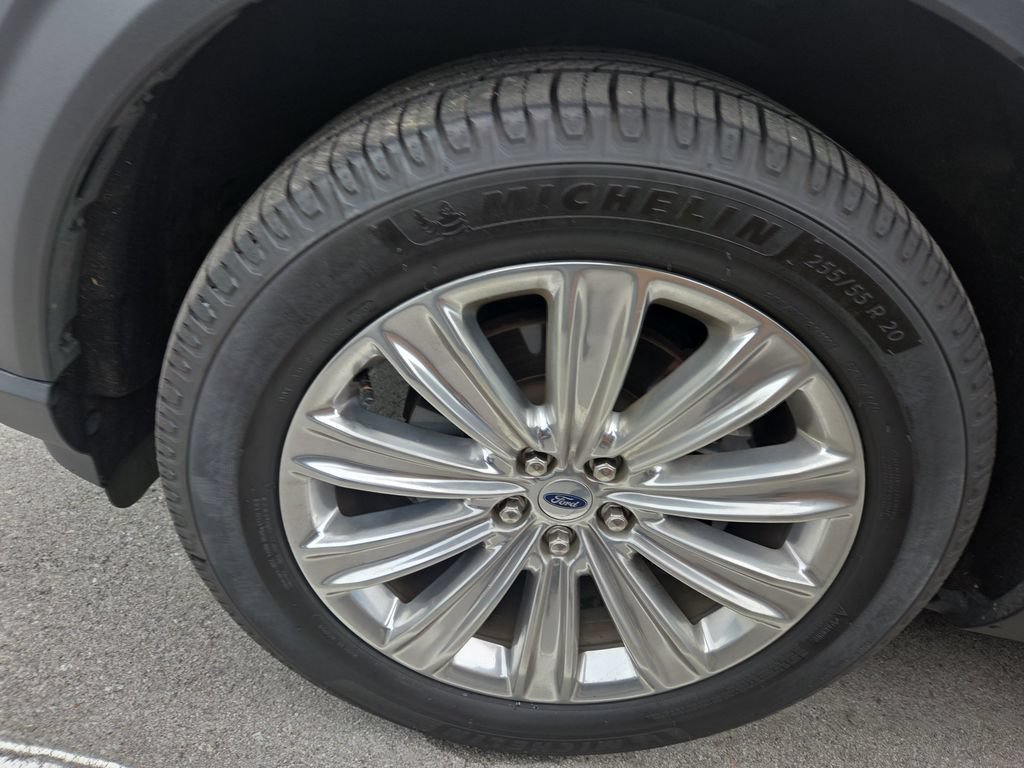 Used 2021 Ford Explorer Limited w/ Equipment Group 301A AWD/4WD image 11