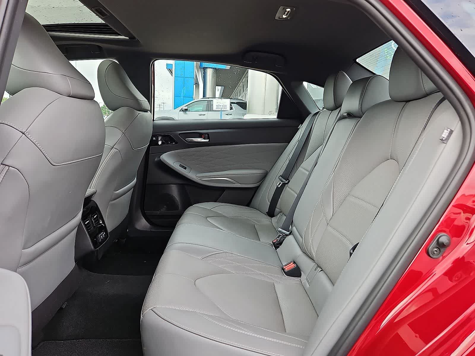 Used 2020 Toyota Avalon Limited FWD image 31