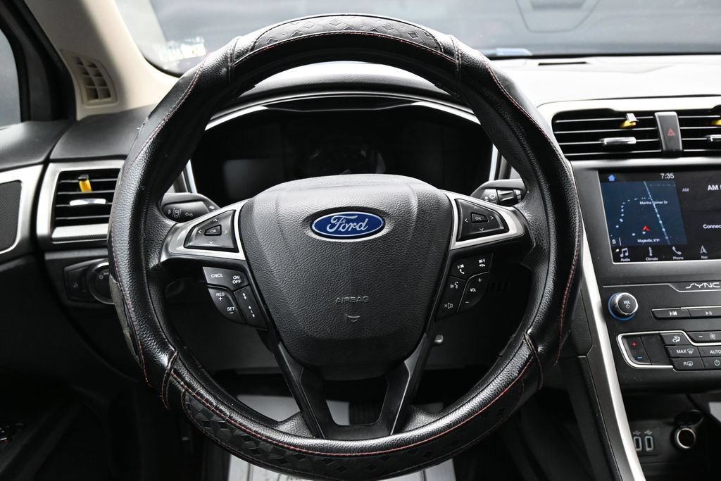Used 2019 Ford Fusion SE FWD image 14