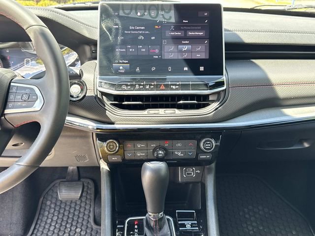 Used 2025 Jeep Compass Trailhawk image 30