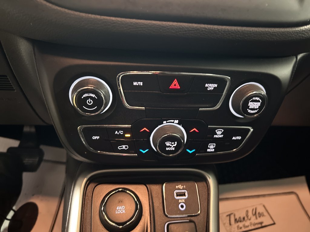 Used 2019 Jeep Compass Latitude w/ Cold Weather Group AWD/4WD image 17