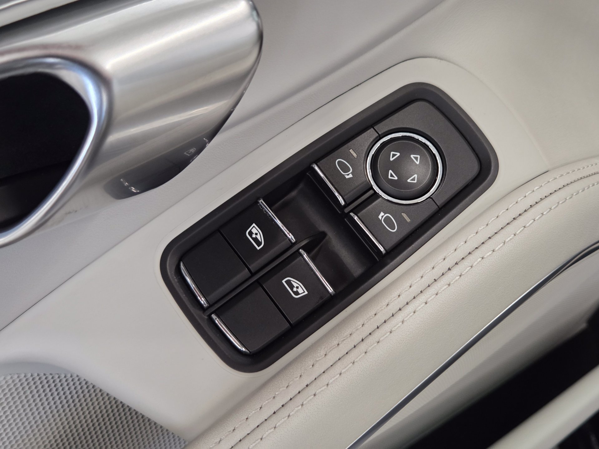 Certified 2025 Porsche 718 Boxster S RWD image 11