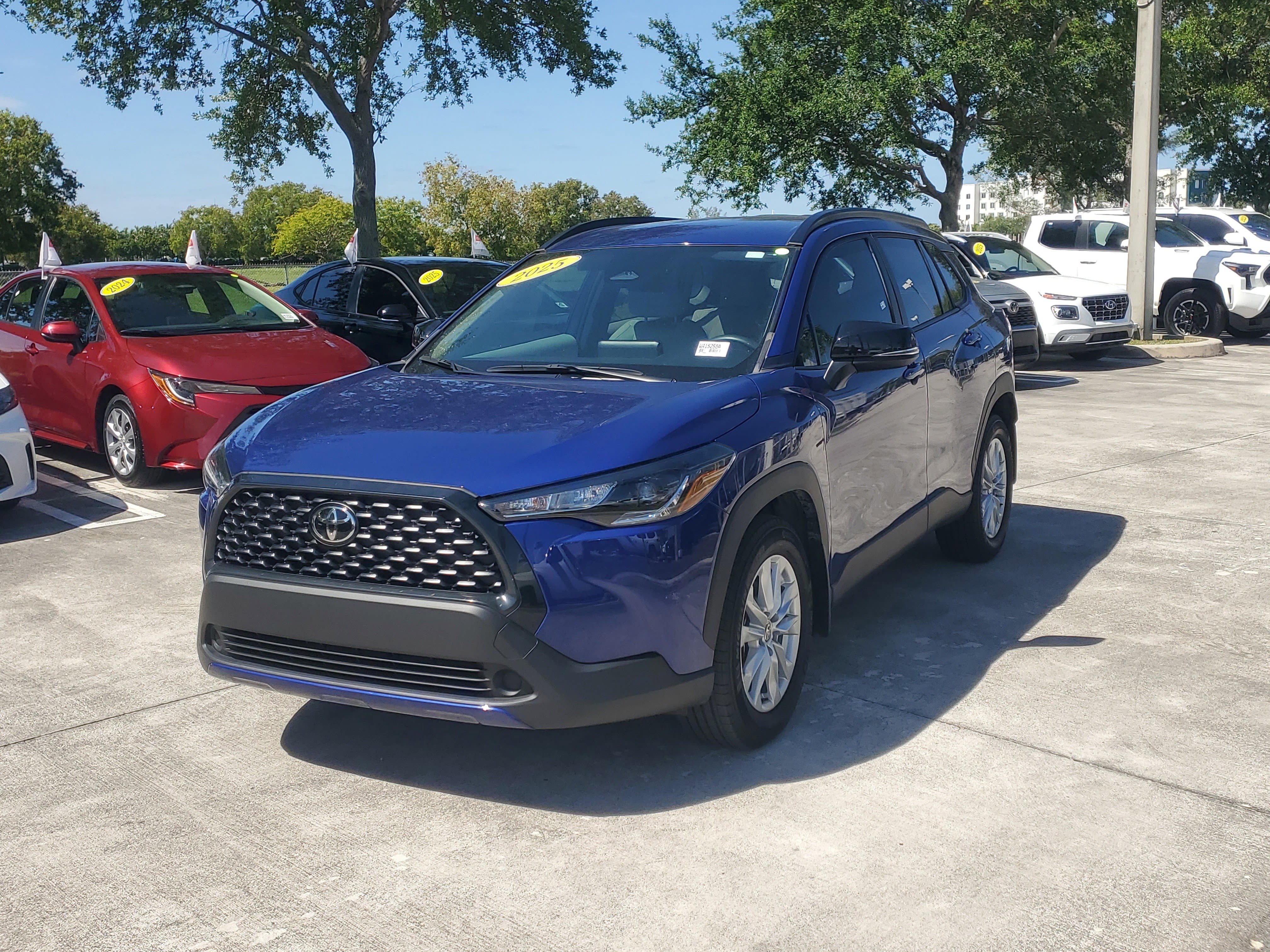 Certified 2025 Toyota Corolla Cross LE FWD image 7