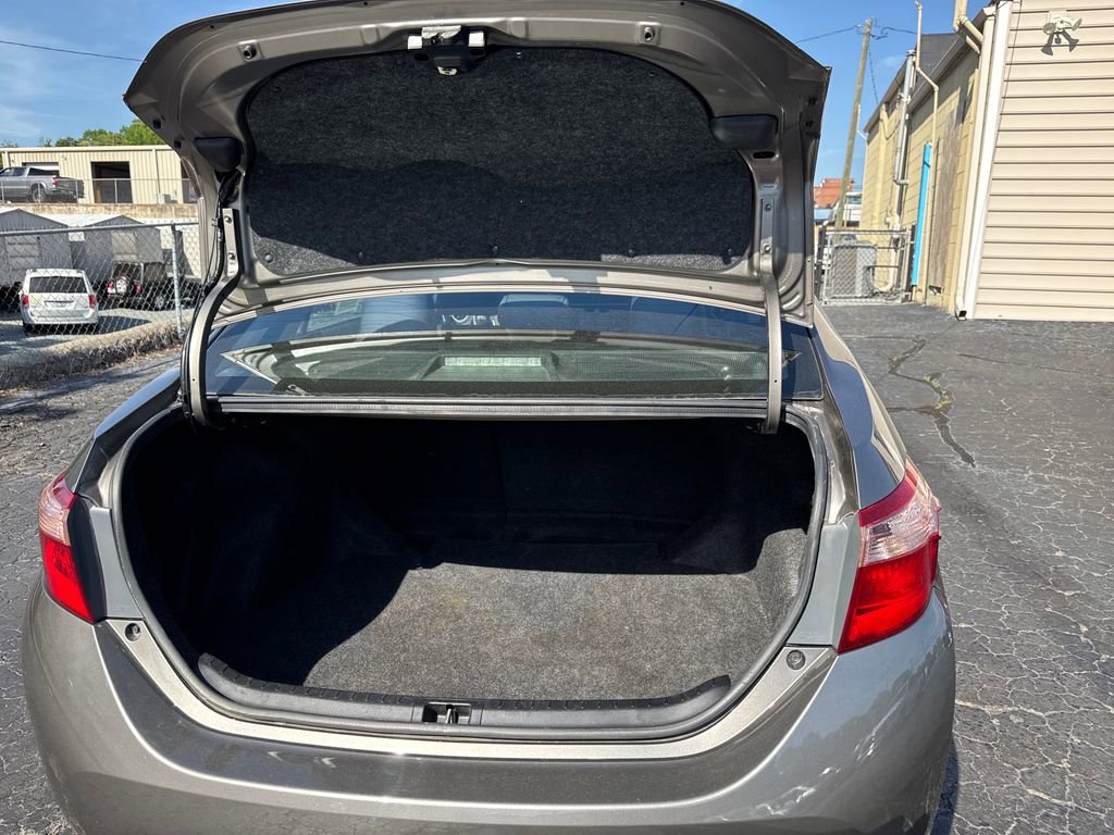 Used 2019 Toyota Corolla LE FWD image 48