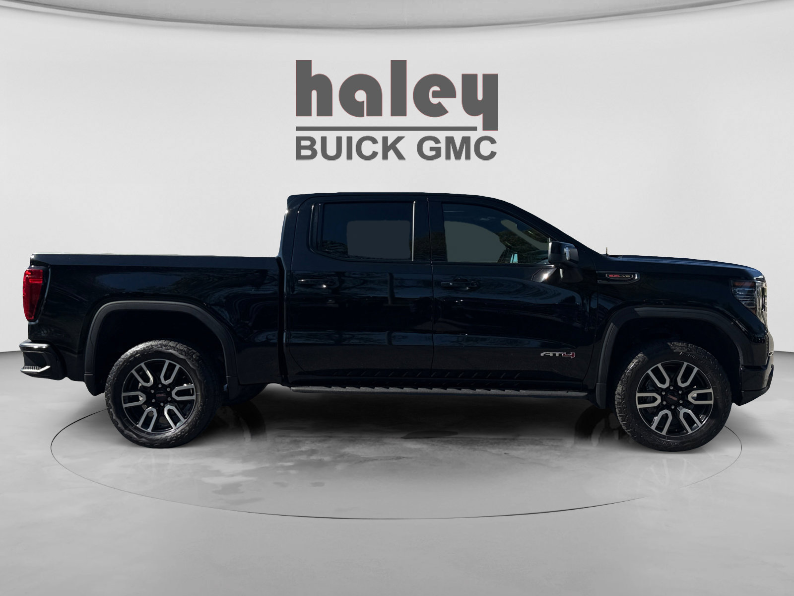 Used 2022 GMC Sierra 1500 AT4 w/ AT4 Premium Package image 6