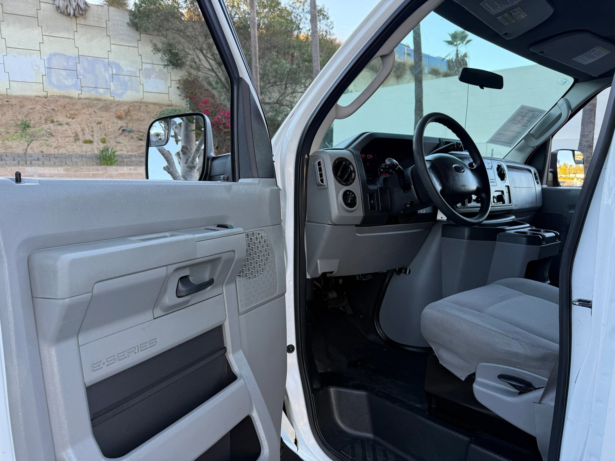 Used 2014 Ford E-150 and Econoline 150 w/ Power Group image 9