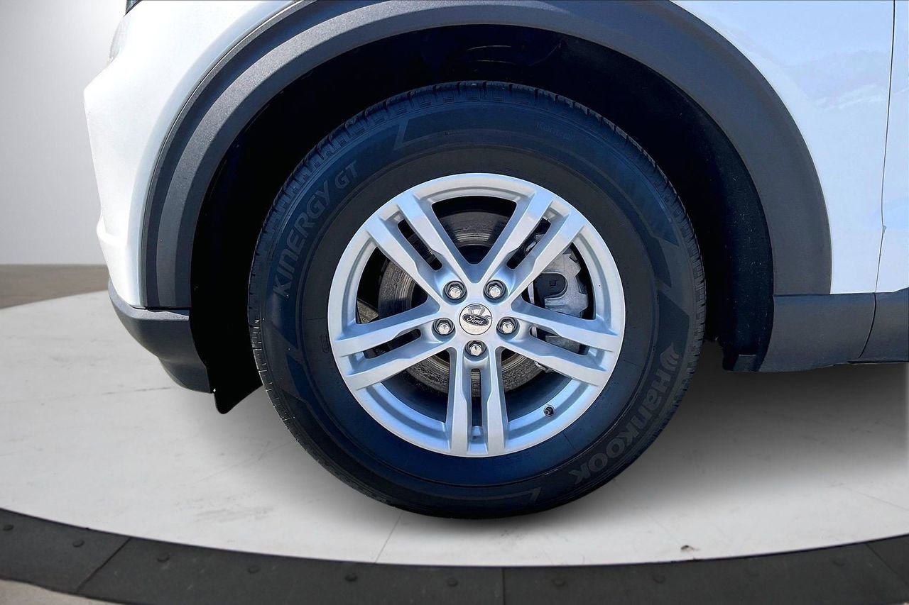 Used 2024 Ford Explorer XLT w/ Equipment Group 202A image 33