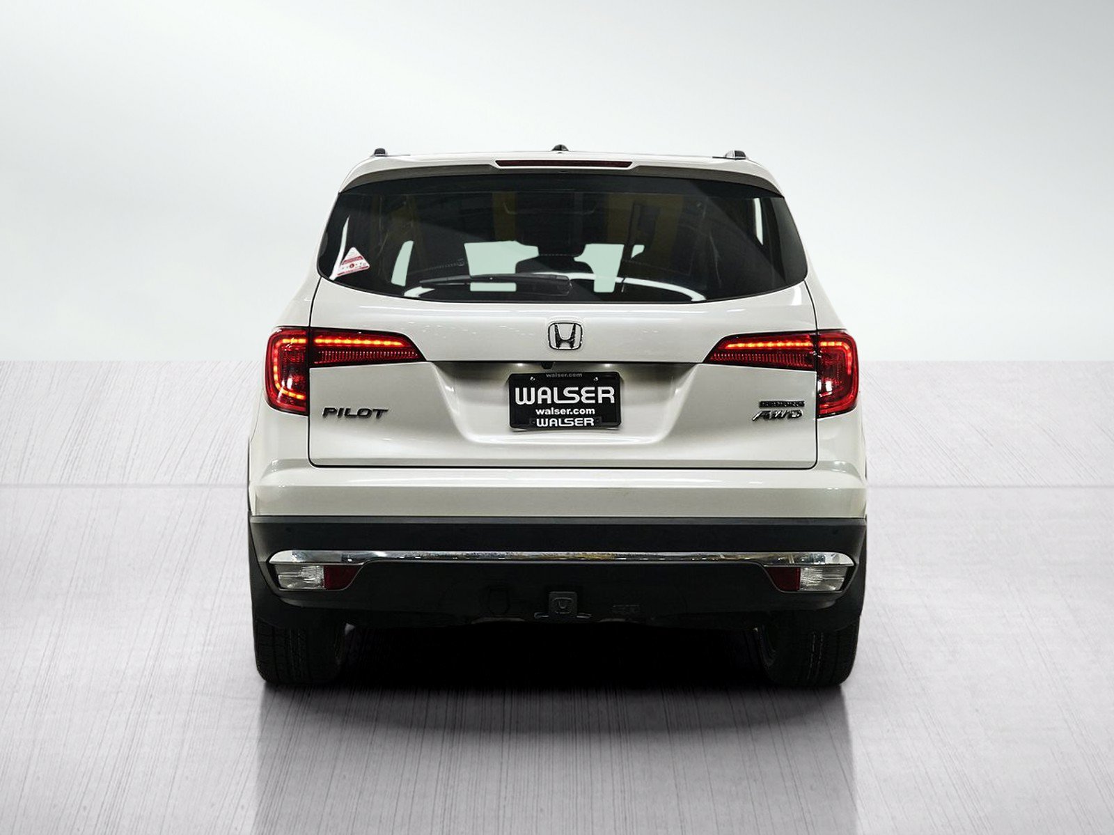 Used 2017 Honda Pilot Touring image 4