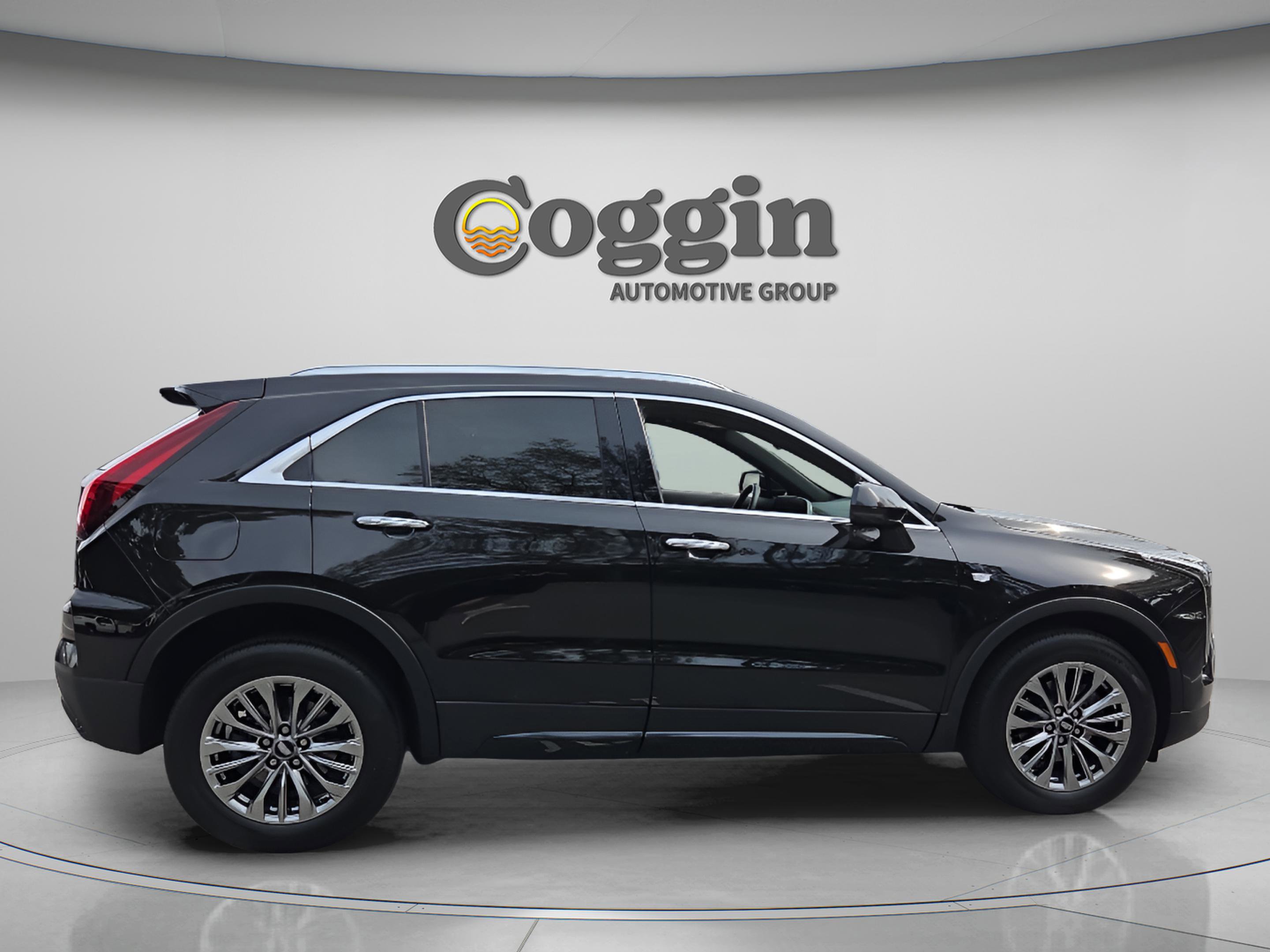 Used 2024 Cadillac XT4 Premium Luxury w/ Cold Weather Package image 12