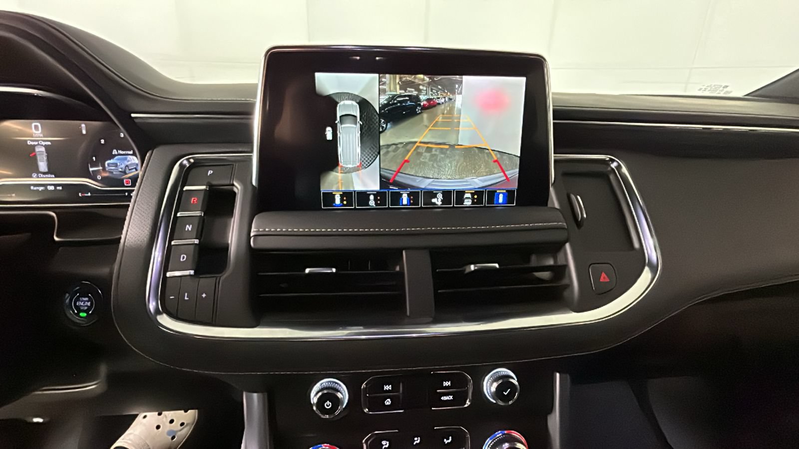 Used 2024 GMC Yukon XL SLT w/ SLT Luxury Package AWD/4WD image 27