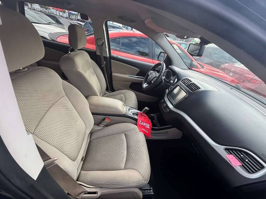 Used 2015 Dodge Journey SXT w/ Flexible Seating Group FWD image 6