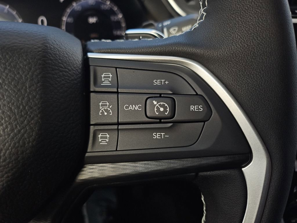 New 2025 Jeep Grand Cherokee Altitude image 25