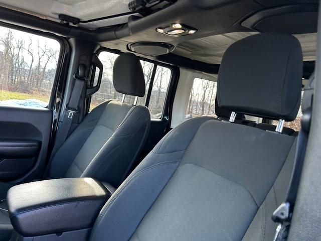Used 2021 Jeep Wrangler Unlimited Sport image 12
