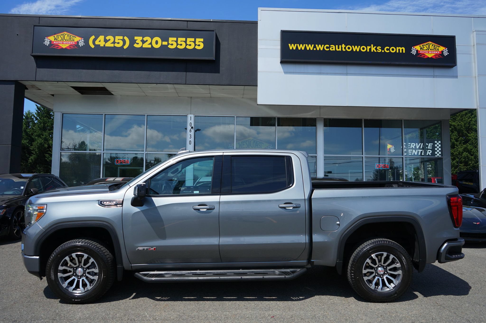 Used 2020 GMC Sierra 1500 AT4 w/ AT4 Premium Package AWD/4WD image 2