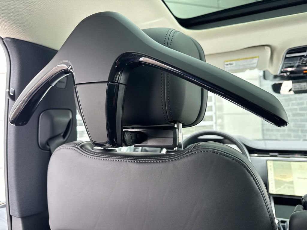 New 2026 Land Rover Range Rover SE image 16