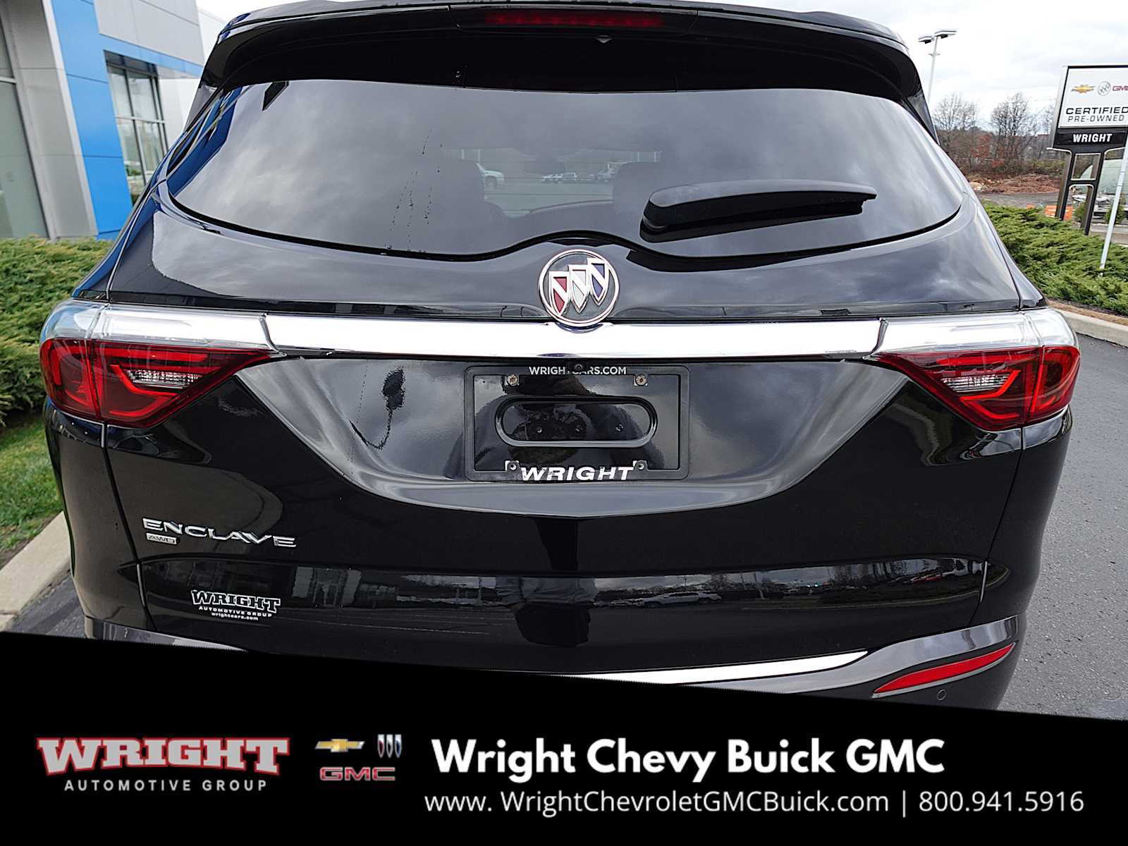 Used 2023 Buick Enclave Essence w/ Experience Buick Package image 4