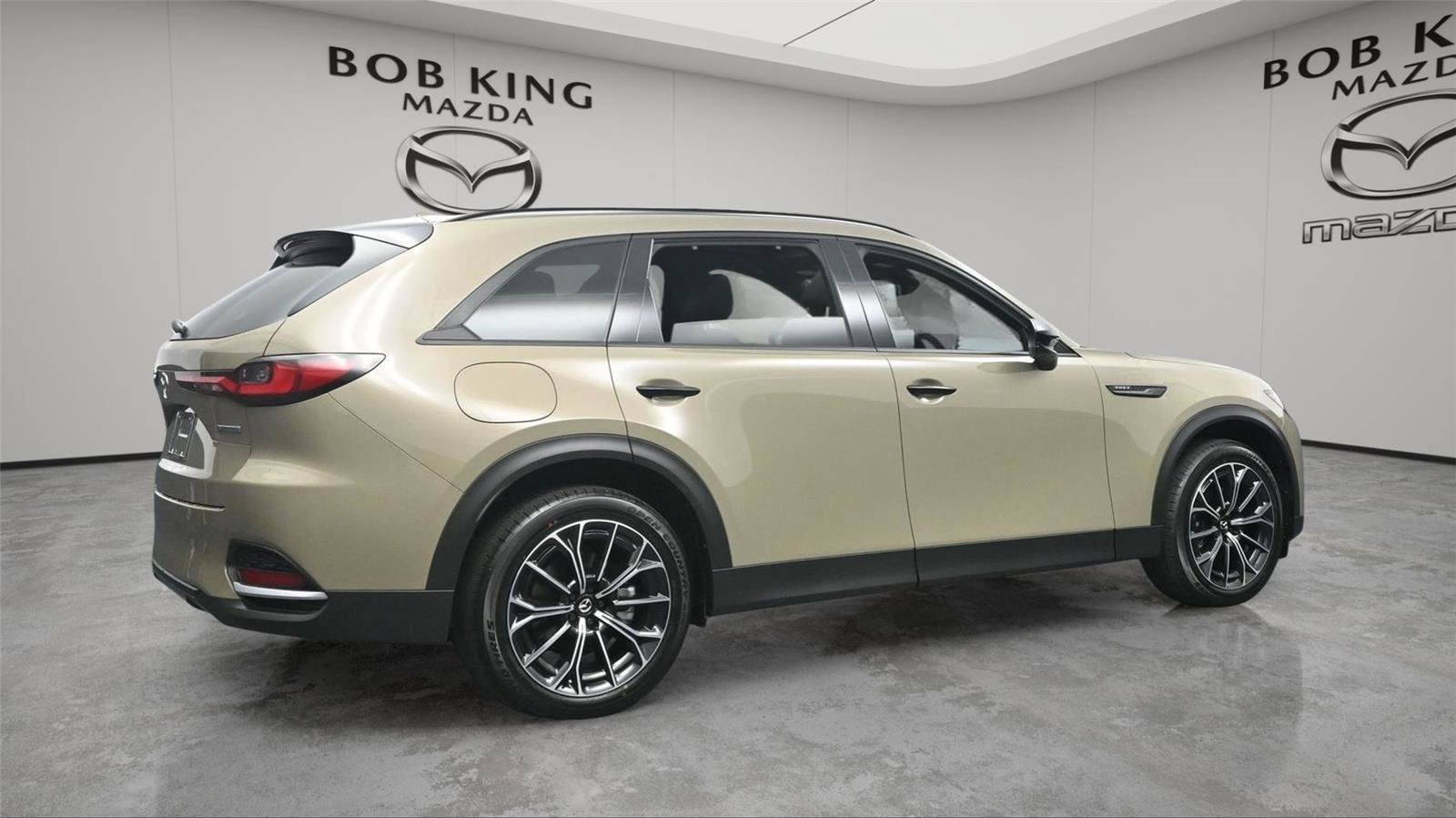 New 2025 MAZDA CX-70 Plug-In Hybrid w/ Premium Plus AWD/4WD image 4