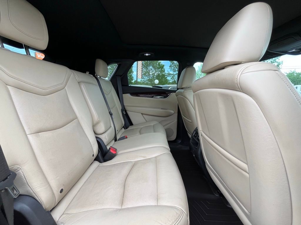 Used 2017 Cadillac XT5 Luxury w/ Driver Awareness Package AWD/4WD image 19