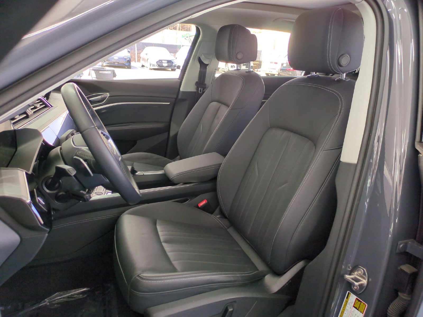 Used 2024 Audi Q8 e-tron Premium Plus w/ Premium Plus Package AWD/4WD image 29
