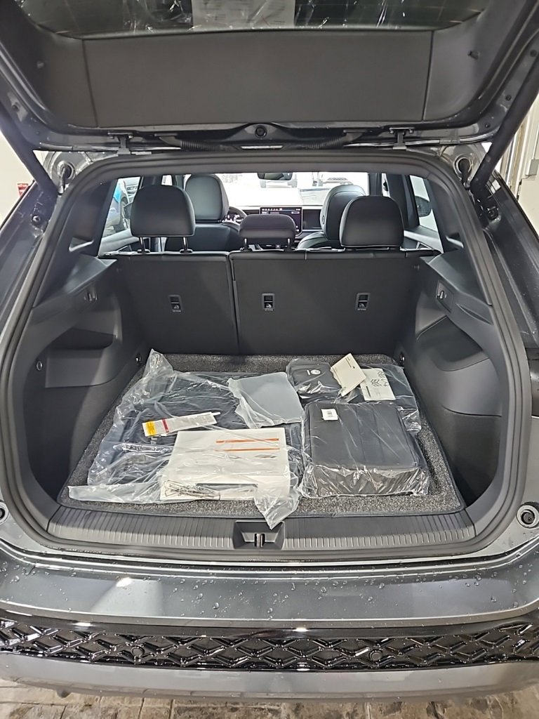 New 2026 Volkswagen Tiguan SE R-Line image 18