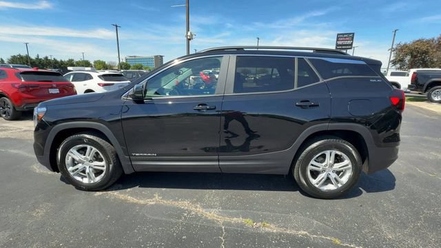 Used 2023 GMC Terrain SLE w/ Driver Convenience Package FWD image 5