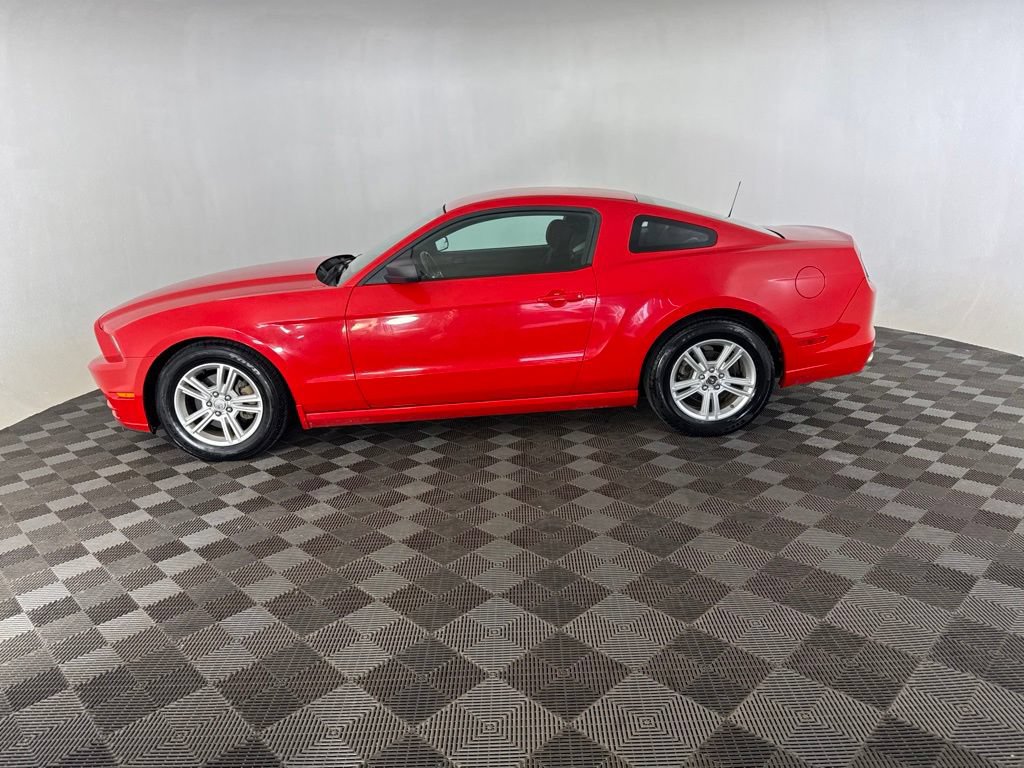 Used 2013 Ford Mustang Coupe RWD image 9