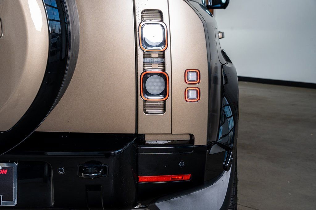Used 2025 Land Rover Defender 110 X image 31