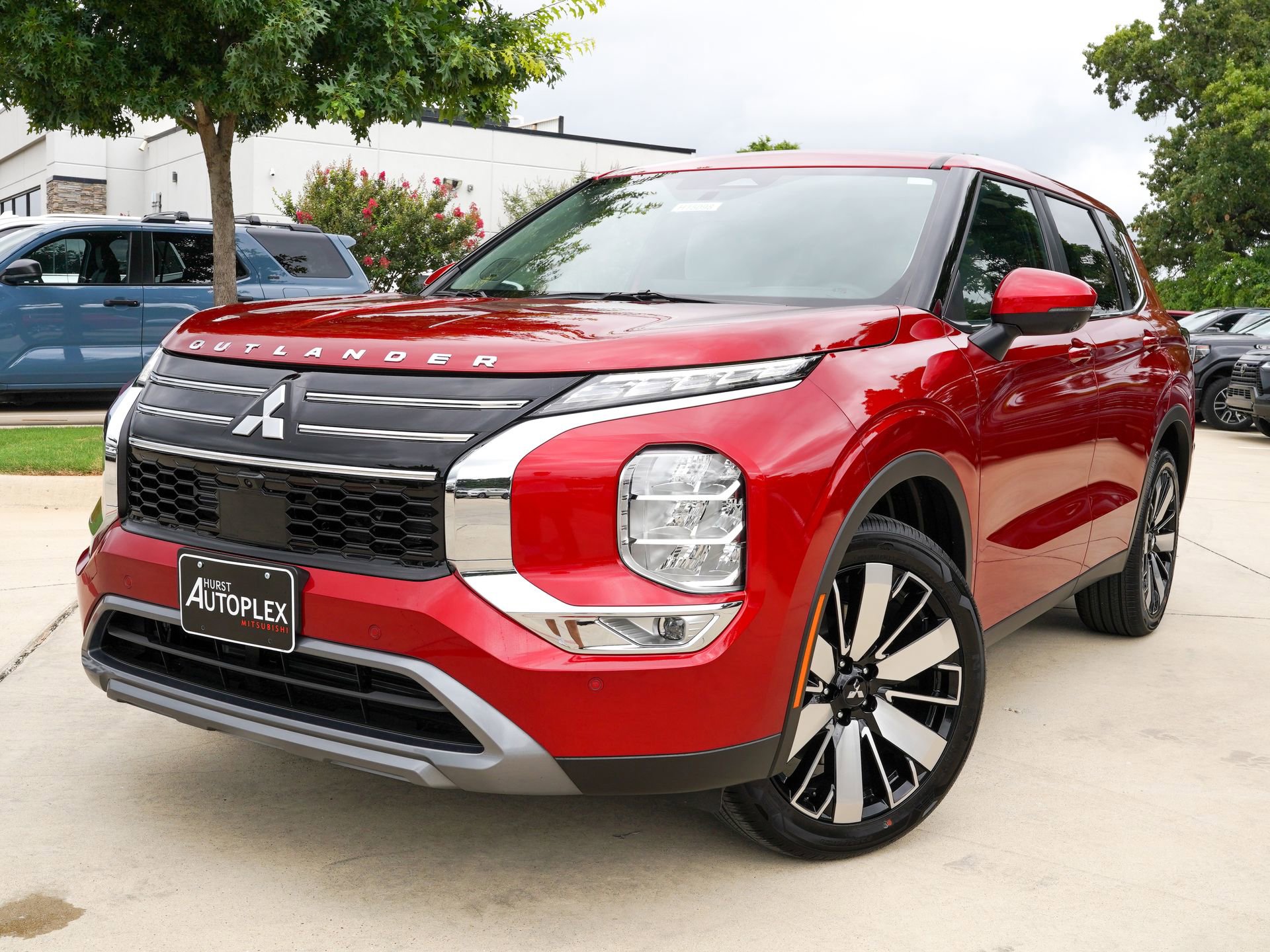 New 2026 Mitsubishi Outlander SE FWD image 2