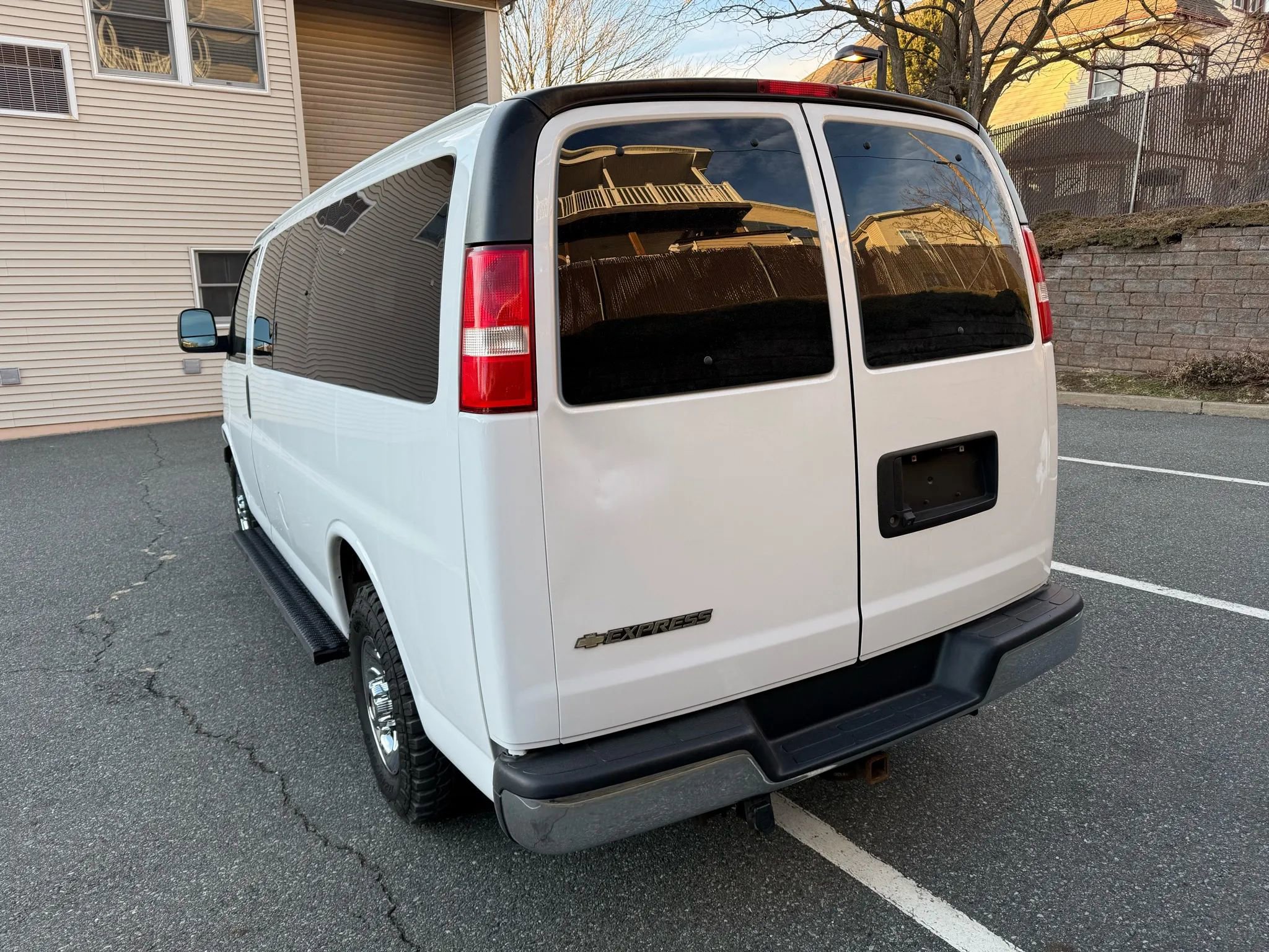 Used 2018 Chevrolet Express 3500 LT w/ LT Preferred Equipment Group image 7
