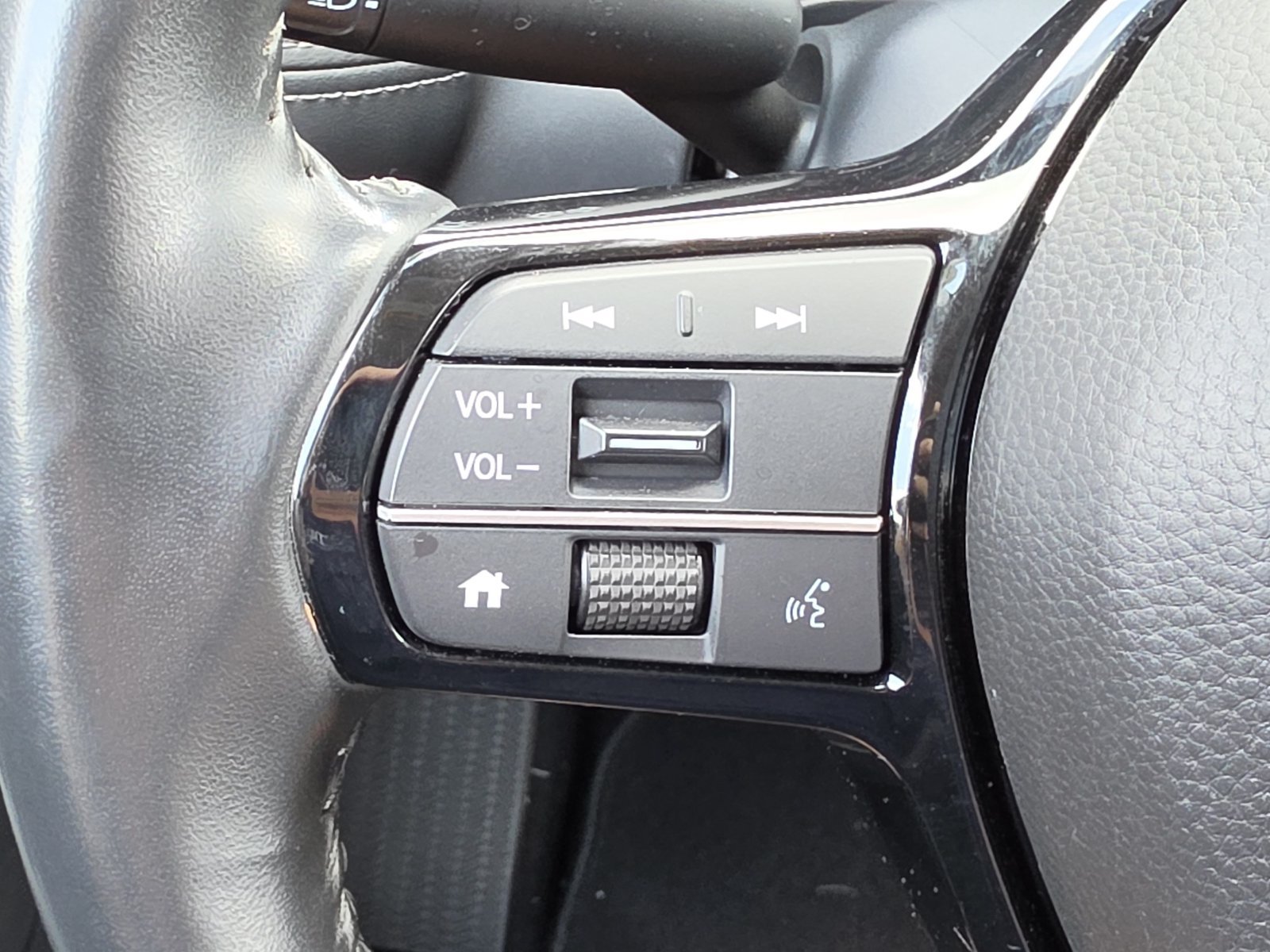 Used 2025 Honda HR-V EX-L image 18