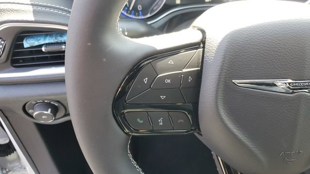 Certified 2026 Chrysler Pacifica Limited w/ S Appearance Package FWD image 12