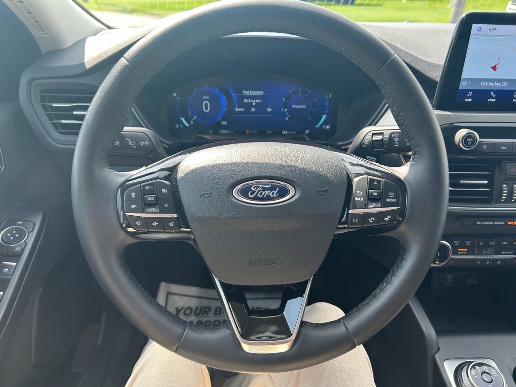 Used 2022 Ford Escape Titanium w/ Class II Trailer Tow Package image 18