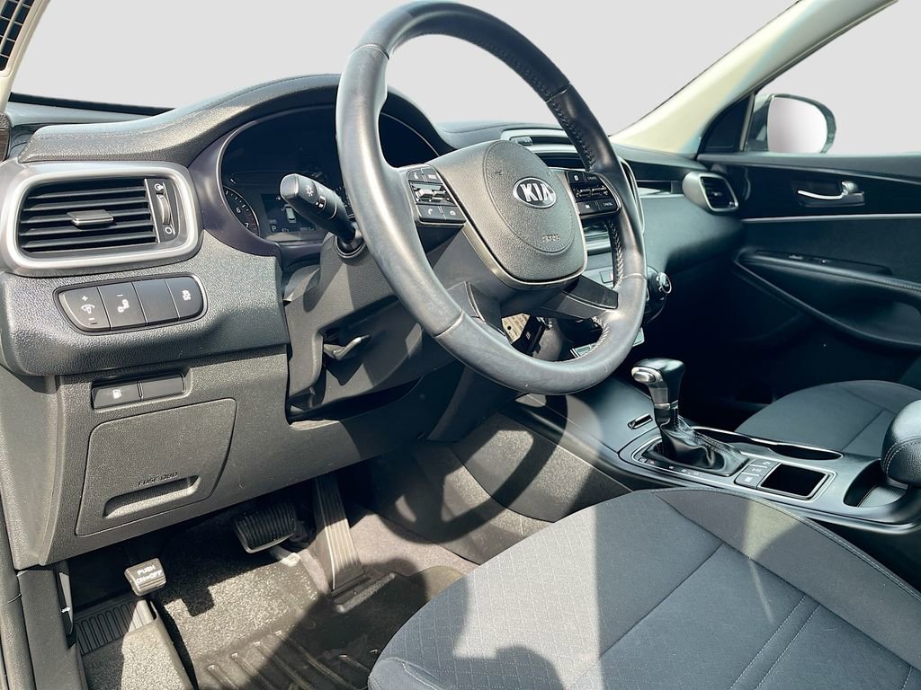 Used 2019 Kia Sorento LX w/ LX Convenience Package image 9