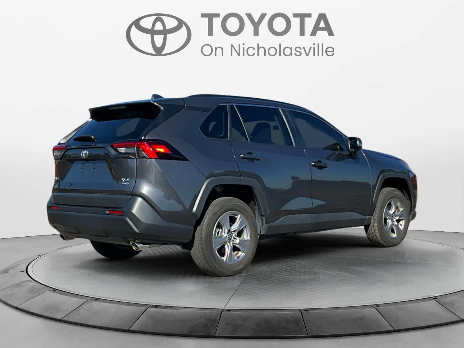 Used 2024 Toyota RAV4 XLE AWD/4WD image 5