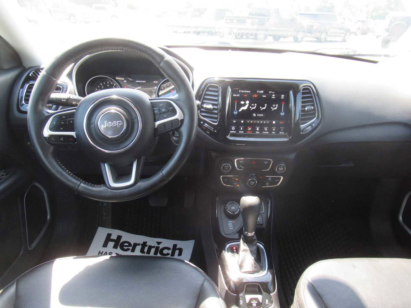 Used 2019 Jeep Compass Latitude AWD/4WD image 16