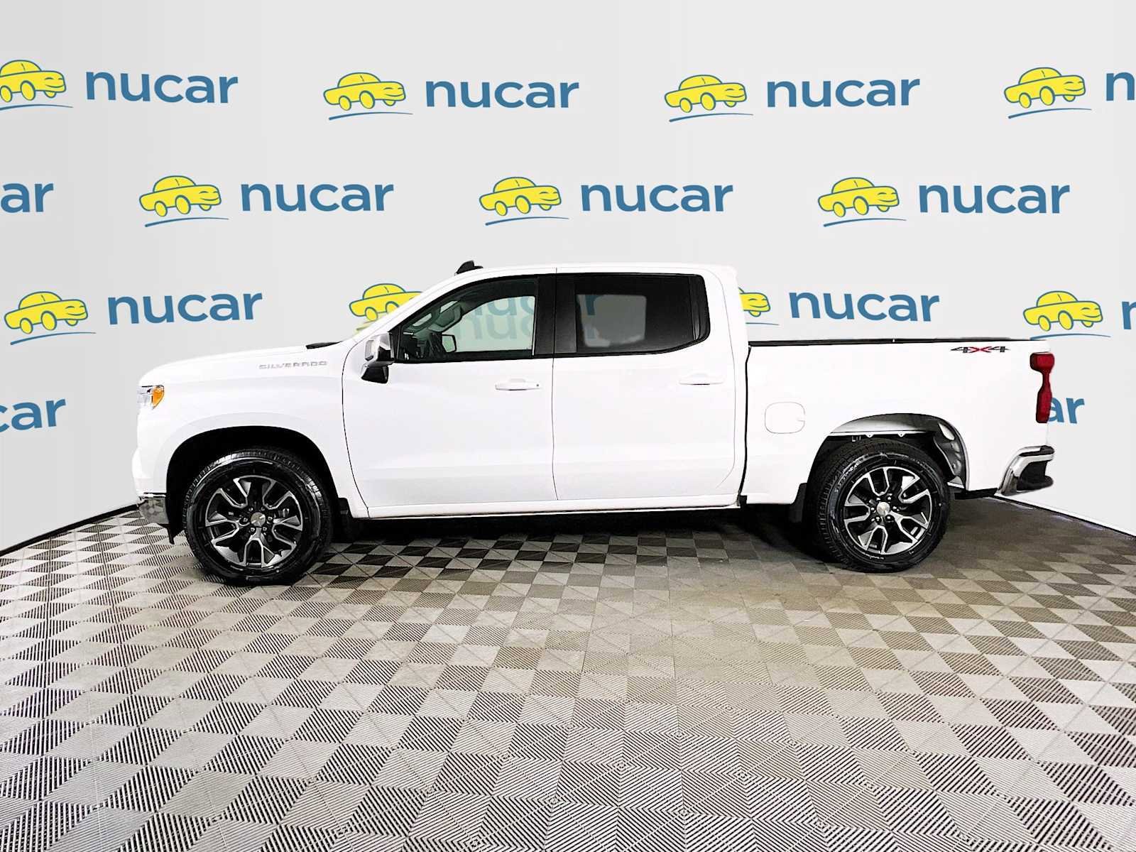 Used 2023 Chevrolet Silverado 1500 LT AWD/4WD image 4