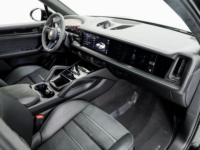 Certified 2025 Porsche Cayenne GTS image 24