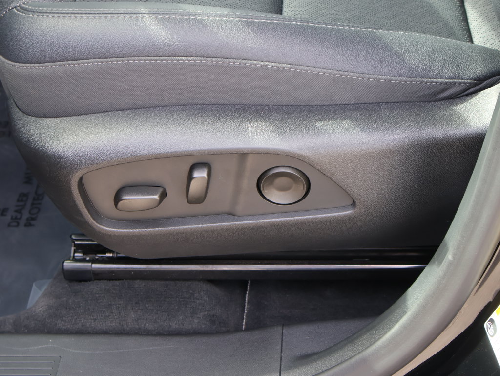Used 2026 Chevrolet Equinox LT w/ Convenience Package II FWD image 23