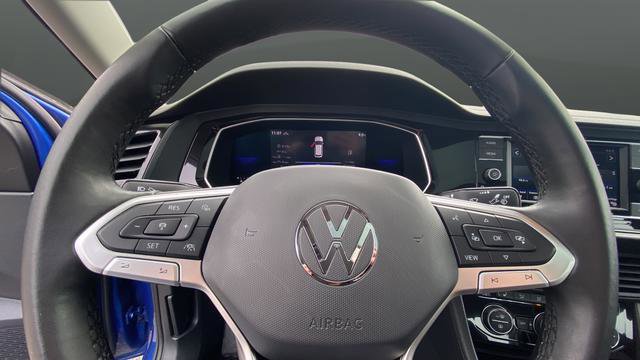 Used 2023 Volkswagen Jetta SE w/ Panoramic Sunroof Package FWD image 16