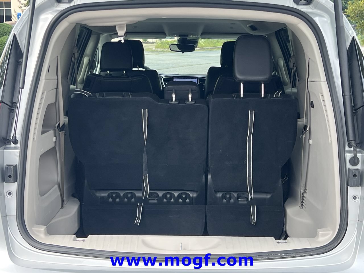 Used 2024 Chrysler Pacifica Touring-L FWD image 22