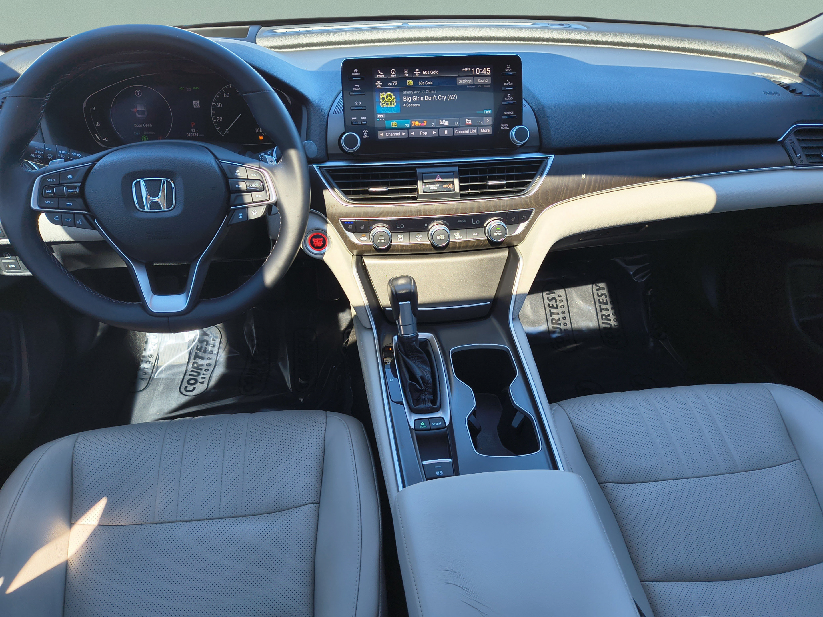 Used 2018 Honda Accord Touring image 10
