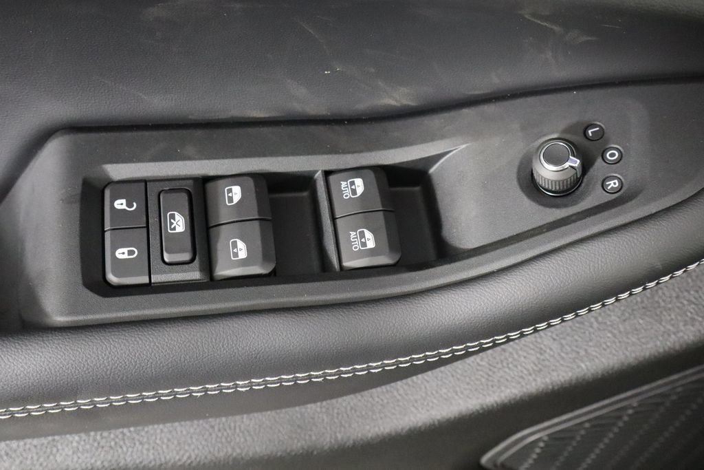 New 2027 Jeep Grand Cherokee Altitude AWD/4WD image 21