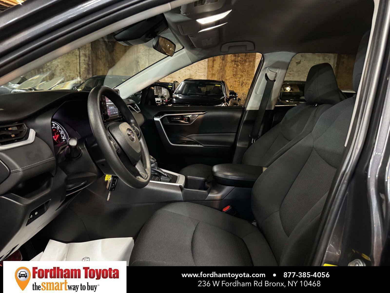 Used 2022 Toyota RAV4 LE AWD/4WD image 17