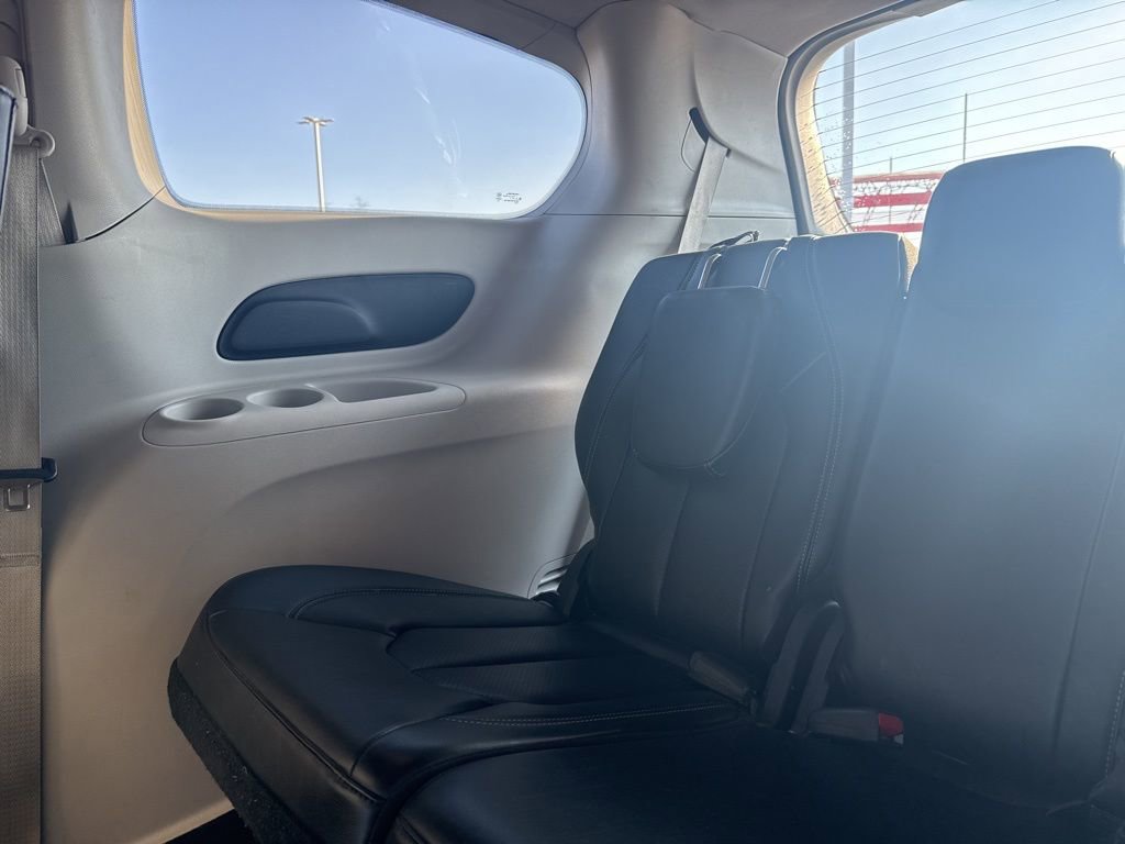 Used 2023 Chrysler Pacifica Touring-L FWD image 25