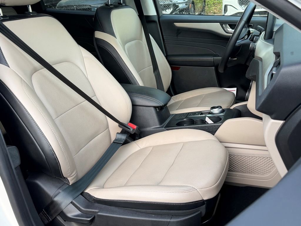 Used 2022 Ford Escape SEL AWD/4WD image 11