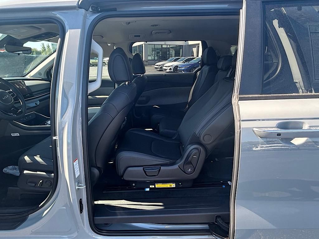 New 2026 Kia Carnival EX FWD image 18