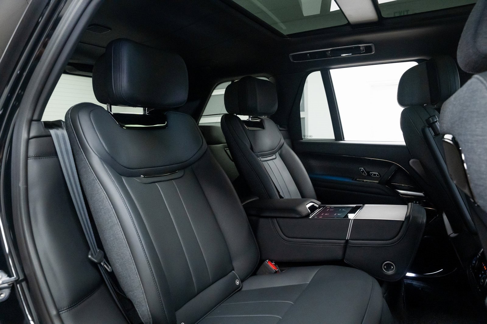 Used 2023 Land Rover Range Rover SV image 28