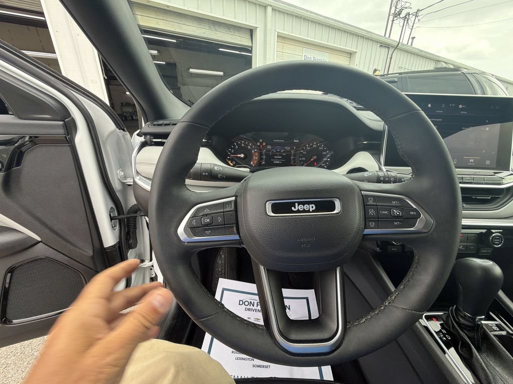 Used 2023 Jeep Compass Limited AWD/4WD image 14