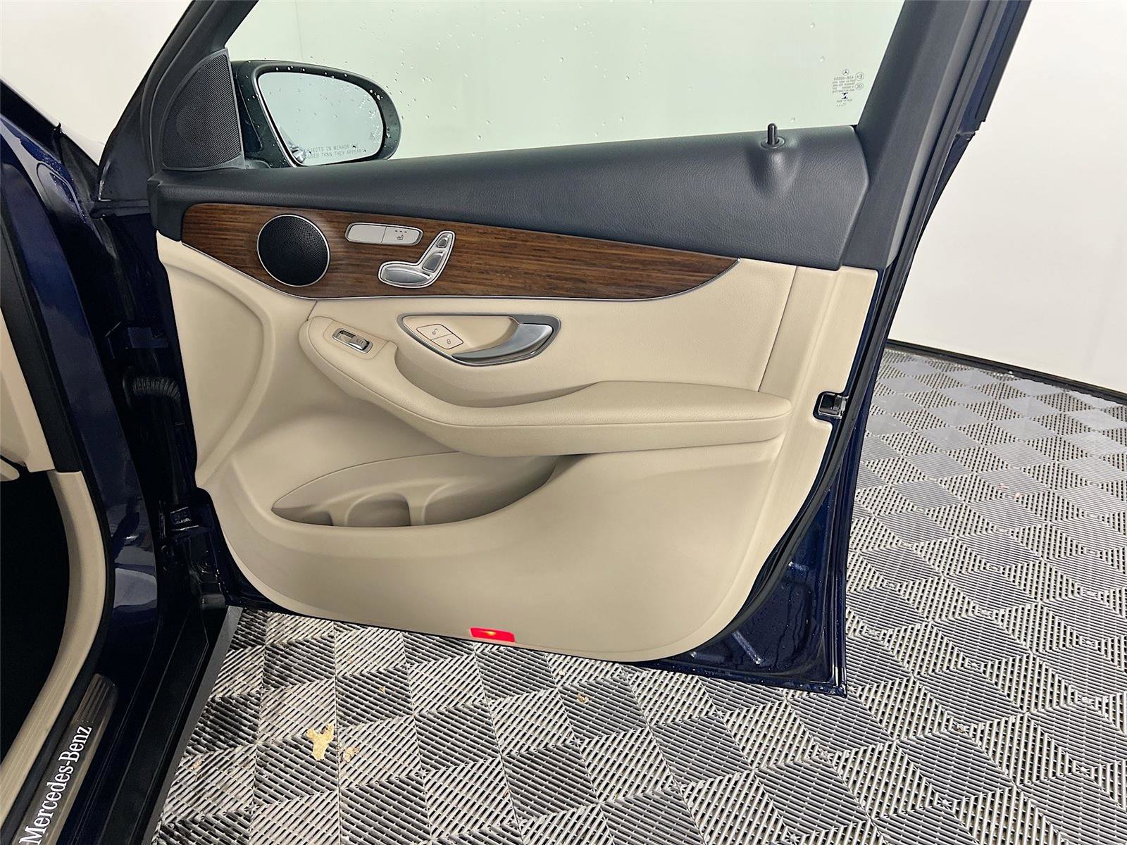 Used 2022 Mercedes-Benz GLC 300 4MATIC image 26